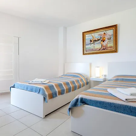 Apartment 6 Personas *
